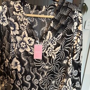 Muse Republic Black and White Floral Long Sleeve Blouse–NWT